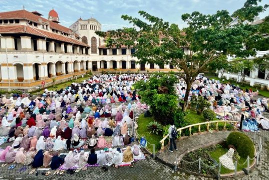 Padukan Nilai Sejarah dan Spiritualitas, Lawang Sewu Gelar Salat Iduladha 1447 H Lawang Sewu