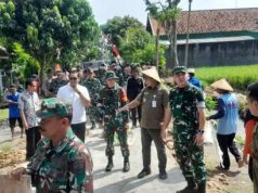 Danrem 074/Warastratama Bersama Bupati Sragen Tinjau Pembangunan Cor Blok Jalan 1.100 Meter
