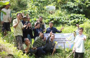 Hari Bumi dan Penguatan Potensi Lokal, PLN UIK Tanjung Jati B Turut Hadirkan Dukungan Peresmian Rumah Produksi Gula Aren Desa Tanjung