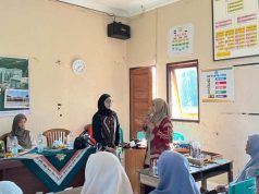 KKN UIN Walisongo Gelar Pelatihan Pembuatan Tas Shasiko bagi Ibu-Ibu PKK Desa Ngegot