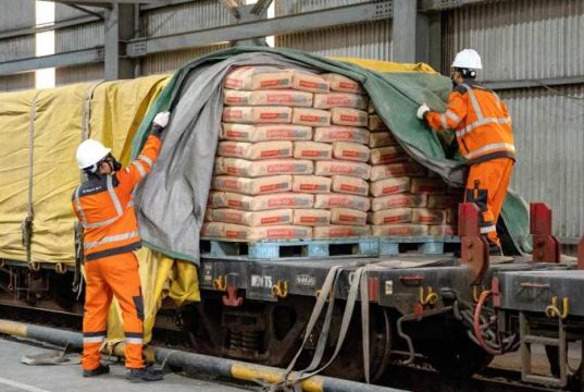 Laba Kuartal I Melonjak 111%, Solusi Bangun Indonesia Jaga Momentum Pertumbuhan di Tengah Pemulihan Industri Semen Domestik