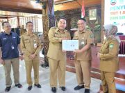 Sekda Komang Gede Irawadi Terima SK Purnatugas Bersama 61 PNS Blora