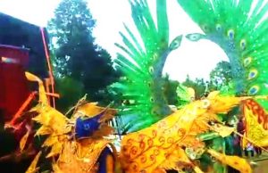 Dimeriahkan Batik Carnival dengan Busana Negeri Dongeng