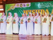 Bersamaan Wisuda Para Santri TPQ, Diserahkan Wakaf 99 Kitab Al Quran