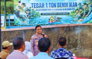 Menyambut Hari Bhayangkara, Menebar 1 Ton Benih Ikan di Waduk Gajah Mungkur