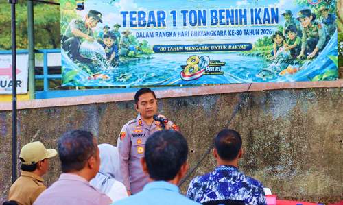 Menyambut Hari Bhayangkara, Menebar 1 Ton Benih Ikan di Waduk Gajah Mungkur