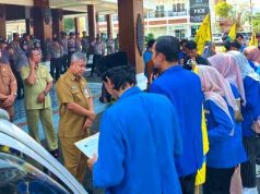 Massa Mahasiswa Menggelar Aksi Demo di Dua Tempat