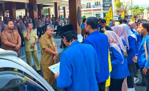 Massa Mahasiswa Menggelar Aksi Demo di Dua Tempat