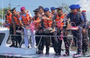 Polres Kebumen Upacara Tabur Bunga di Pantai Ayah