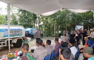 Polres Kebumen Salurkan 10.000 Liter Air Bersih di Karangpoh