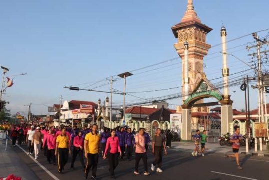 Olahraga Bersama Hari Bhayangkara Ke-80 di Kebumen Meriah