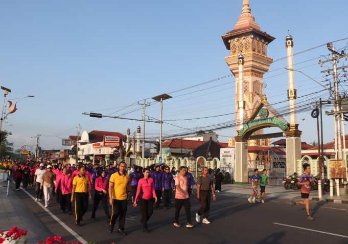 Ratusan Peserta Ramaikan Olahraga Bersama Peringatan Hari Bhayangkara Ke-80 di Kebumen