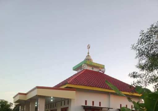 Unik, Musala Al Hasyim Kawedusan Berdiri di Tengah Sawah