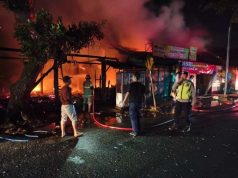 Warung Makan dan Toko Kelontong Depan Pasar Bocor Terbakar