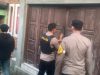 Rumah Gelap dan Terdengar Lemparan Benda, Polisi Berhasil Evakuasi ODGJ Usai Laporan 110 dari Adiknya