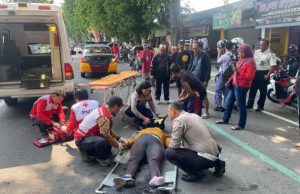 Tabrakan Dua Sepeda Motor di Purwodadi, Satu Pengendara Alami Luka Serius di Kepala