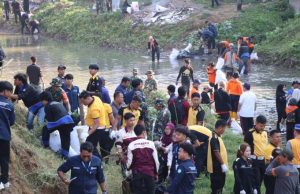 Mahasiswa UMK, TNI-Polri dan Forkopimda Bersihkan Kali Gelis Kudus