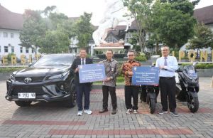 Bank Jateng Perkuat Sinergi dengan Undip, Serahkan Fortuner dan Dua NMax untuk Dukung Operasional Kampus
