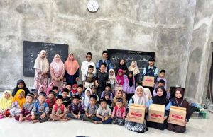 Menebar Cahaya Al-Qur’an: KKN UIN Walisongo Jembatani Wakaf Al-Qur’an di Desa Ngelo Kulon