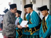 Taj Yasin Hadirkan Senyum Santri Lewat Tali Asih Hafiz Al-Qur’an