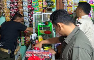 Operasi Gabungan Kembali Sisir Peredaran Rokok Ilegal, Puluhan Bungkus Diamankan