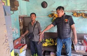 Kepergok Warga saat Diduga Menganbil Uang di Kios Buah, Perempuan Dibawa ke Polsek Gebog