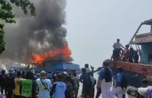 Kapal Motor Usaha 3 Terbakar di Pelabuhan Tegalsari Kota Tegal