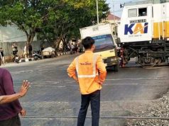 Mogok di Perlintasan, Truk Barang Tertemper KA Harina di Perlintasan Jerakah