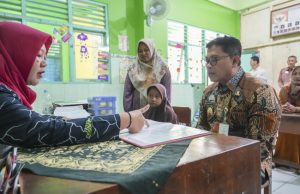 Wali Kota Magelang Ambilkan Rapor Zoya, Siswi Yatim SDN Rejowinangun 4