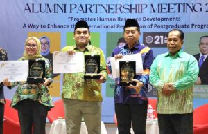 Bupati Blora Terima Penghargaan Impactful UNNES Alumni Award 2026 Sekolah Pascasarjana
