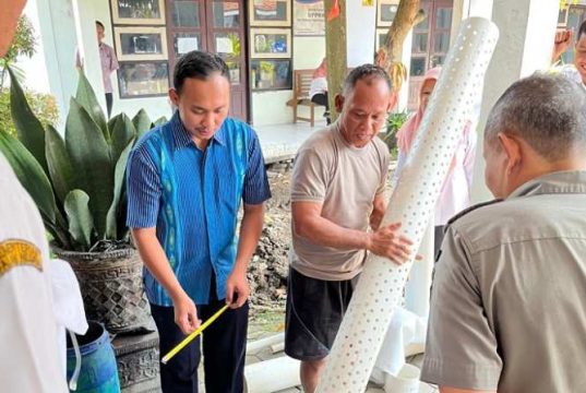 Tim PKM USM Beri Pelatihan Pemasangan Pipa Resapan Horisontal