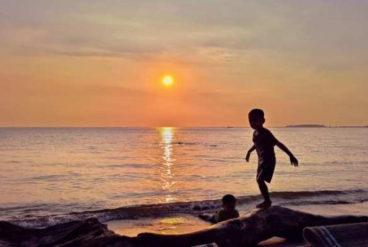 Viral di TikTok, Pantai Layang-Layang Jepara Dipadati Wisatawan Saat Akhir Pekan