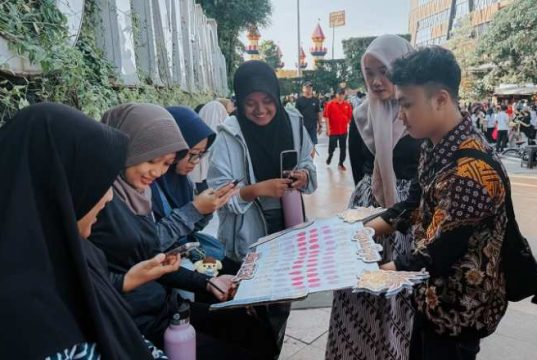 Mahasiswa Ilkom USM Kenalkan Budaya Batik lewat Menggambar Wajah