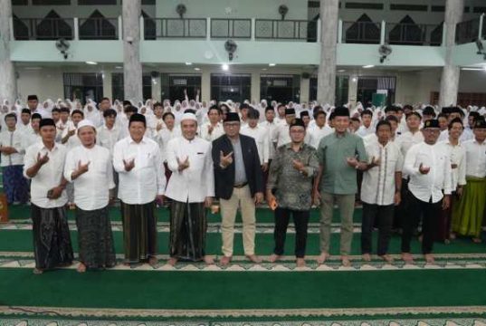 Gus Faiz di Khutbah Wada’ Unissula: Mahasiswa Harus Jadikan Ilmu sebagai Jalan Membahagiakan Orang Tua
