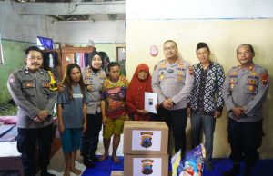 Kapolres Brebes Sambangi Janda Penjaga Parkir yang Gagalkan Aksi Pencurian Rp3,6 Miliar