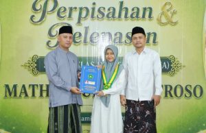 Dari Jepara ke Finlandia, Dosen UNISNU Bagikan Kisah Perjuangan kepada Lulusan Matholi’ul Huda Troso
