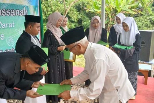 MAK 01 NU Luluskan 13 Siswa Angkatan Pertama