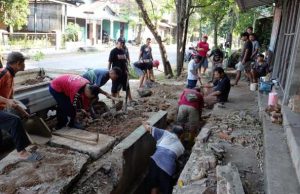 Dukung Program “Jepara Mulus” – Warga RT 02/RW 01 Saripan Gelar Kerja Bakti Bersihkan Selokan
