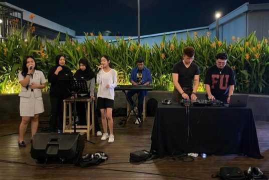 Rooms Inc Garden Festive Hadirkan Sunset DJ Karaoke Garden Festive