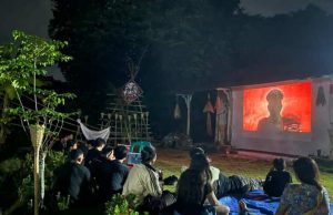 Halaman Rumah Jadi Bioskop: Malam yang Menghidupkan Film-Film Kampung di Soneyan