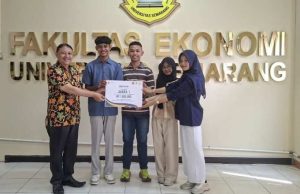 Tim SMAN 10 Semarang Juara I Lomba Video Kreatif FE USM