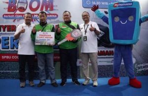 Setia Pakai Pertamax Gunakan MyPertamina, Lima Ojol Dapat Hadiah Yamaha Lexi