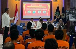 Tim PKM USM Beri Penyuluhan Hukum di LP Kelas IIB Batang