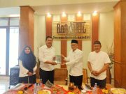 Tim Mahasiswa S3 Studi Islam UIN Sunan Kudus Luncurkan Buku Islam dan Teori-Teori Sosial Humaniora
