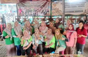 Warisi Semangat Kartini, Pengukir Perempuan Ikuti Pelatihan Inovasi Produk Ormamen Ukiran