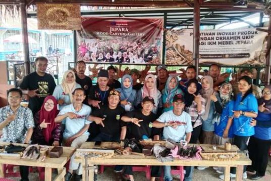 30 Pengukir Ikuti Pelatihan Inovasi Produk Ornamen Ukiran