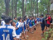 Jelang Laga Uji Coba, Siswa Safin Pati Sports School Refreshing di Kali Ndayung Batealit