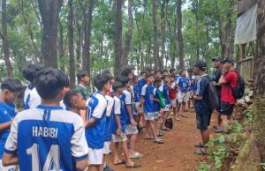 Jelang Laga Uji Coba, Siswa Safin Pati Sports School Refreshing di Kali Ndayung Batealit