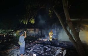 Kebakaran Malam Hari Gegerkan Warga Manggarwetan, Tiga Keluarga Alami Kerugian Ratusan Juta