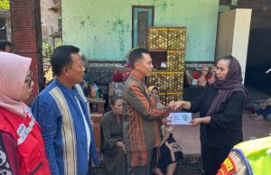 Rumah Suminah Terbakar, Pemkab Jepara Cepat Salurkan Bantuan